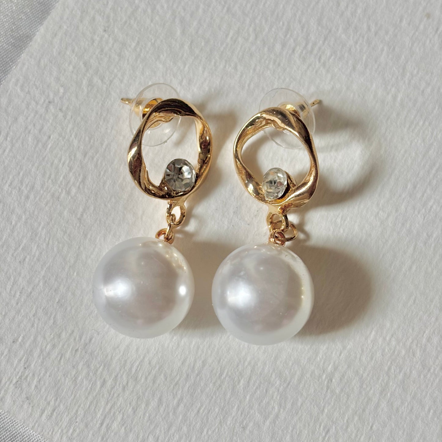 Pearl dangle earrings