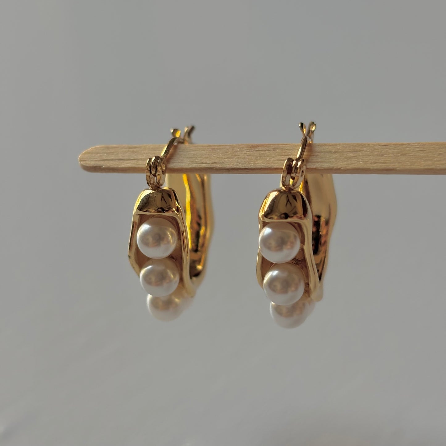 Pearl gold hoops