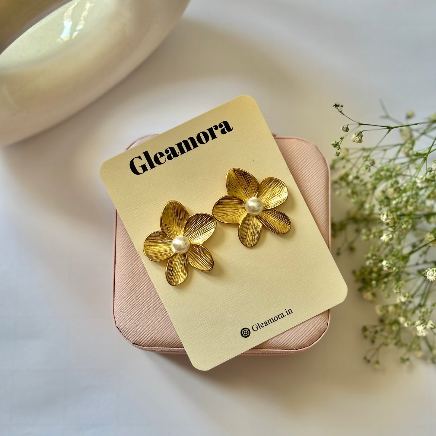 Pearly flower