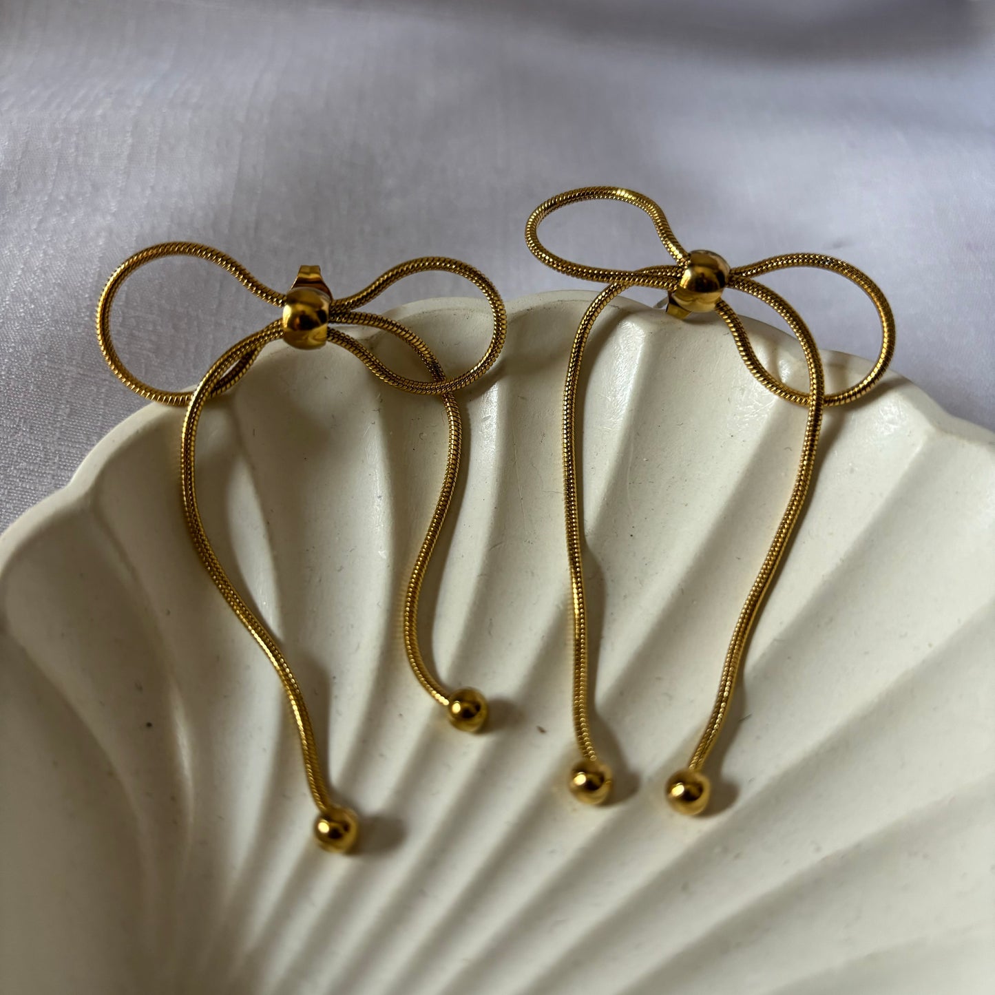 Bow earrings