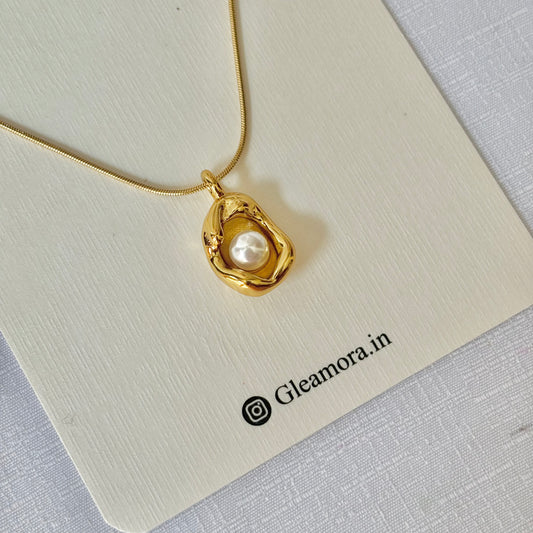 Oyster necklace