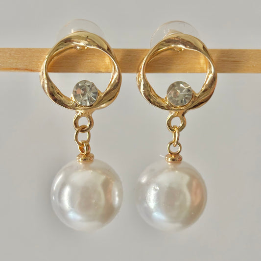 Pearl dangle earrings
