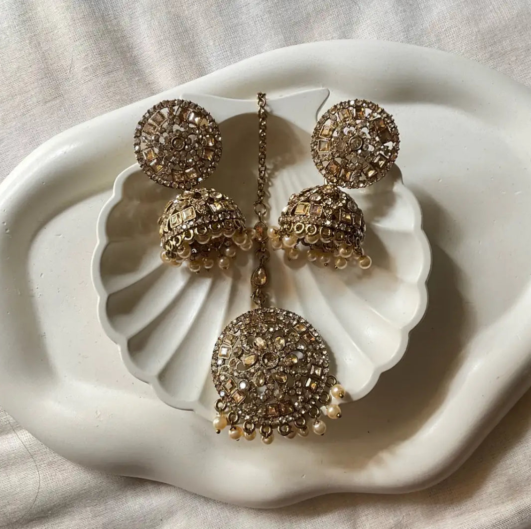 Jhumka with maang tikka set