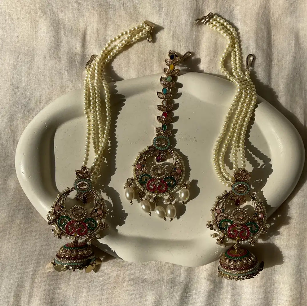 Multicoloured jhumka with maang tikka